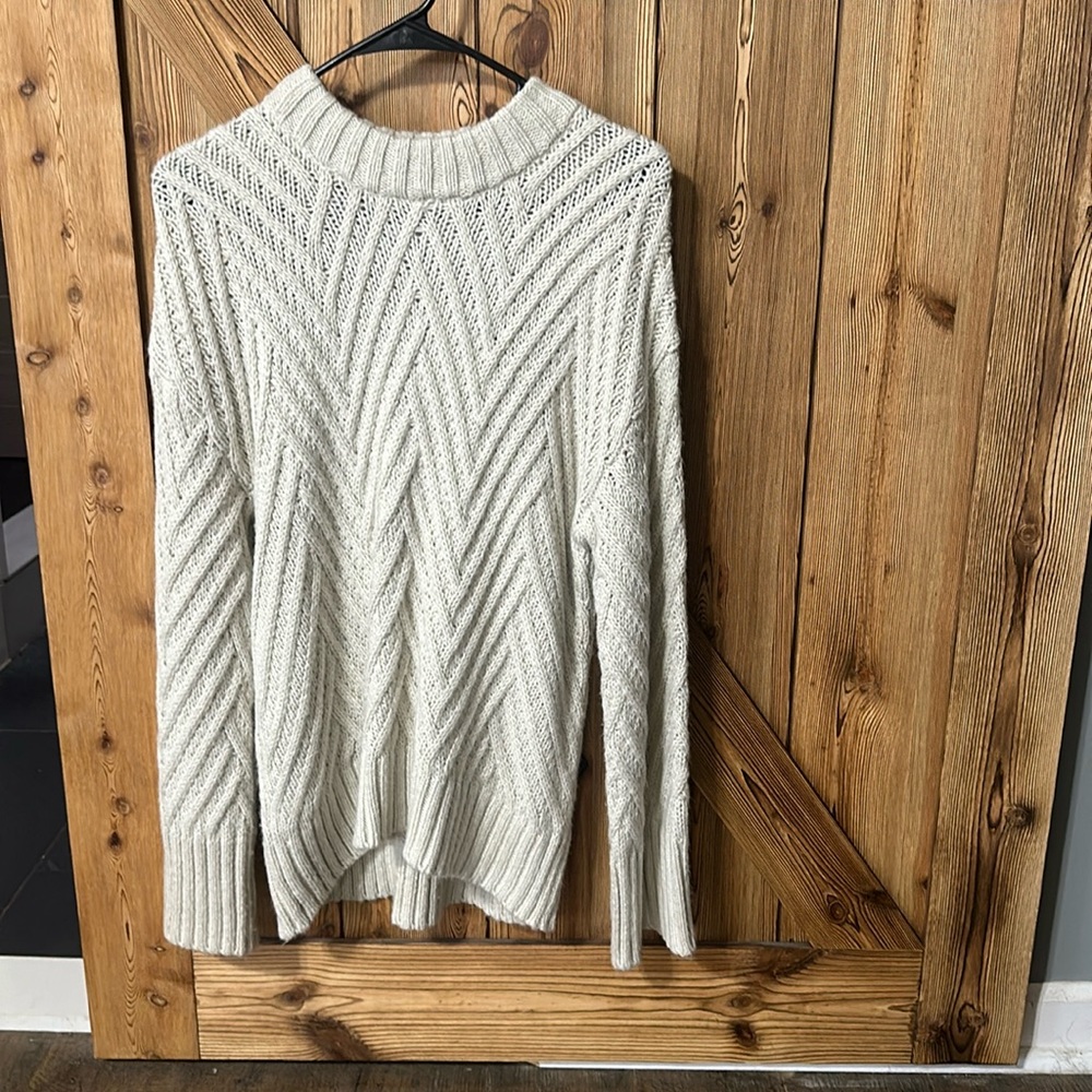 White knitted sweater- size M